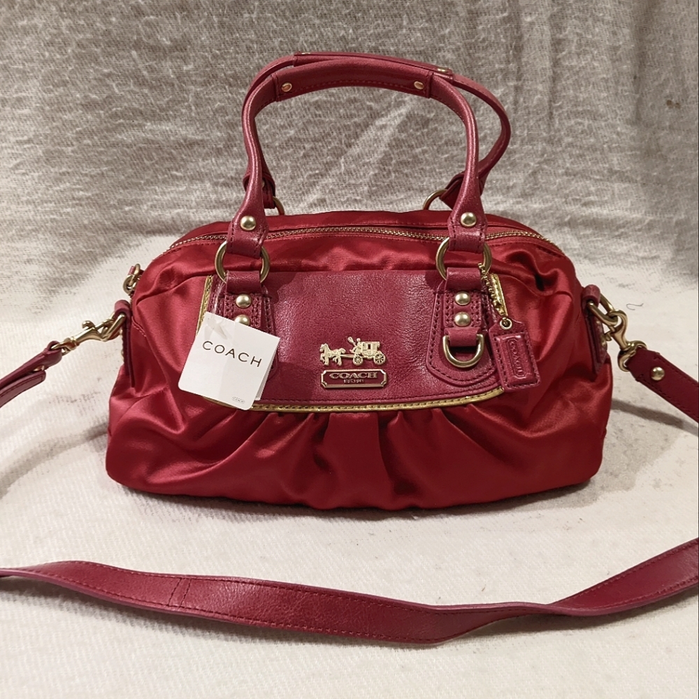 Brand new Coach Ama Satin Mini Clutch in magenta